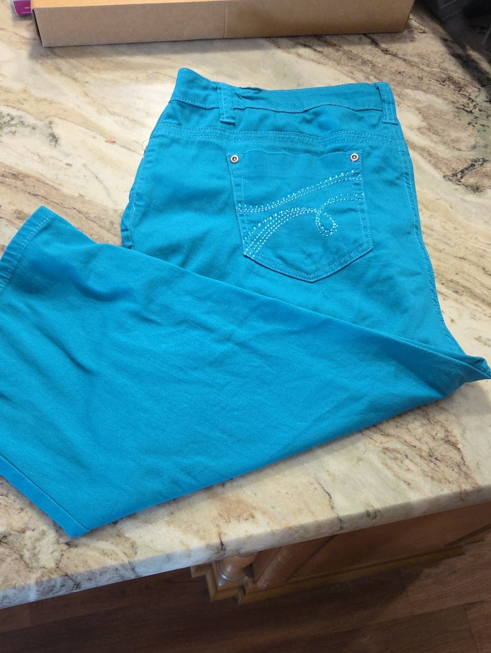 Baccini Teal Stretch Capri Pants with Embellished Back Pocket